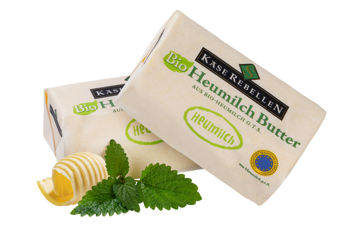 zwei Stück cremige Bio Heumilch Butter