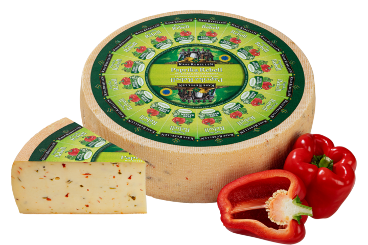 Käse mit Paprika im Käseteig