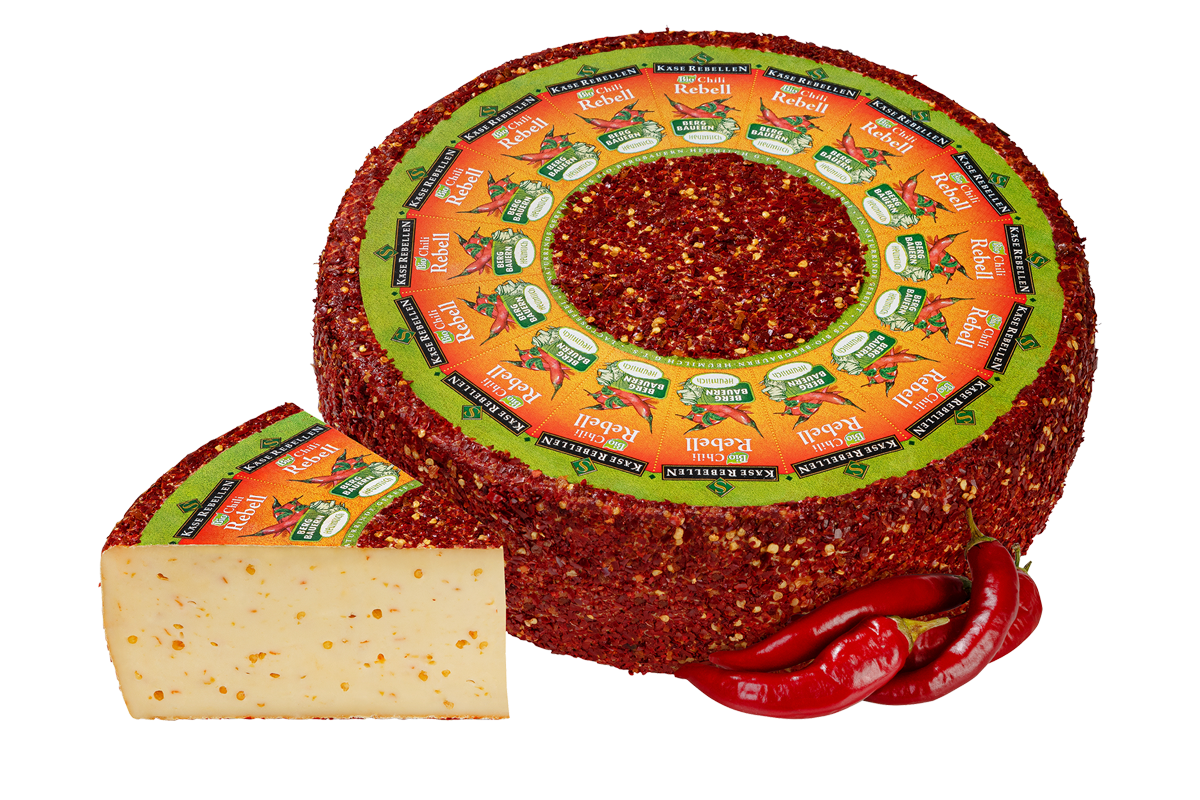 Scharfer Bio Schnittkäse umhüllt mit Chili