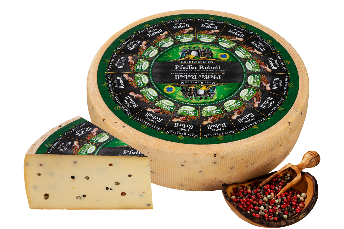 Käse mit Pfefferkörnern verziert
