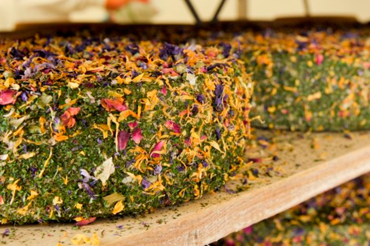 Heublumen Rebell im Lager beim Reifen